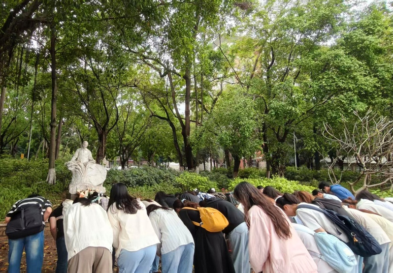 我院开展缅怀卢永根院士献花活动...